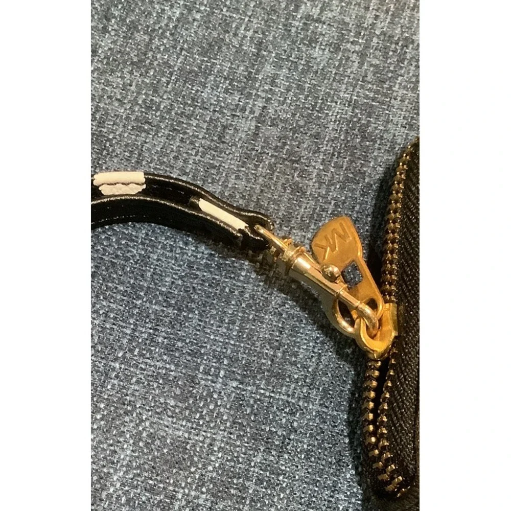 MICHAEL Michael Kors Women Black  Wristlet One Size
